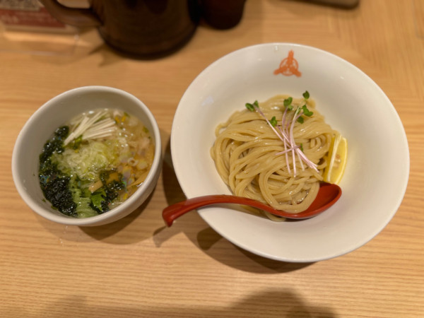 「冷やし鯛塩つけ麺 小(240g)930円(税込)」@つけ麺専門店 三田製麺所 歌舞伎町店の写真