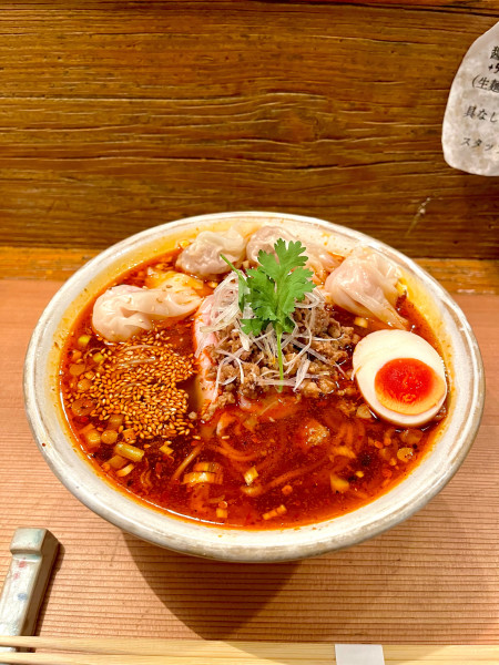 「【限定】本格黒豚の麻酸辣 5辛 TPワンタン4P」@Homemade Ramen 麦苗の写真