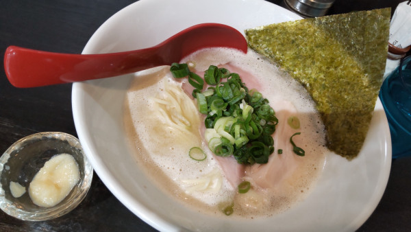 「鶏白湯塩900円」@らぁ麺すみれ堂の写真