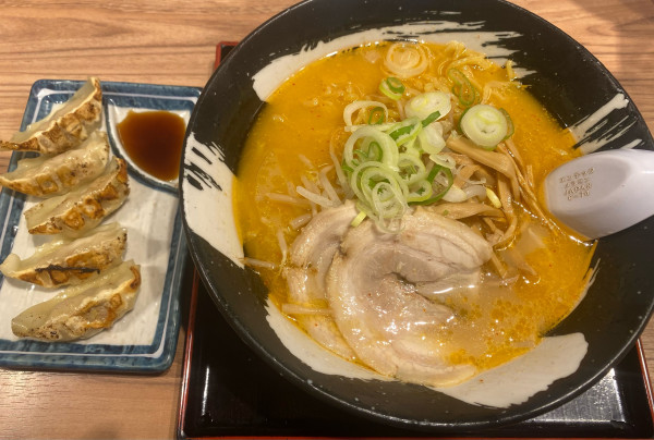 「味噌ラーメン 980円+餃子セット 260円」@札幌ラーメン 雪あかりの写真