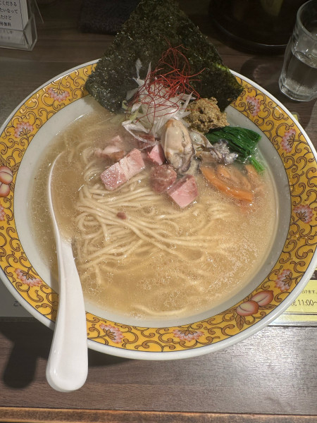 「牡蠣煮干しの塩らー麺」@塩生姜らー麺専門店MANNISHの写真