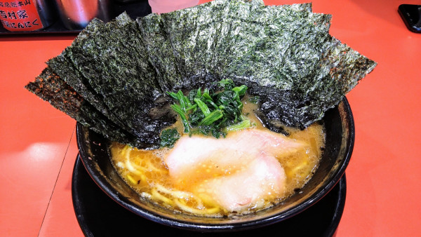 「ラーメン(味濃いめ･麺硬め)+海苔」@環2家 川崎店の写真