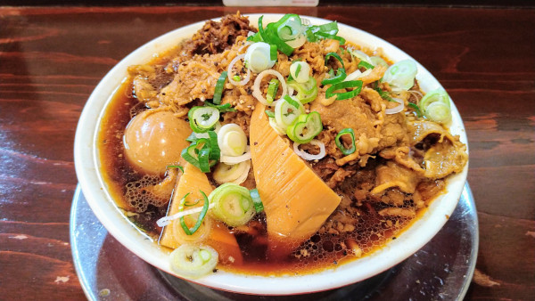 「【限定】牛ブラックらーめん＋味玉」@らーめん 五ノ神精肉店 煮干し編の写真