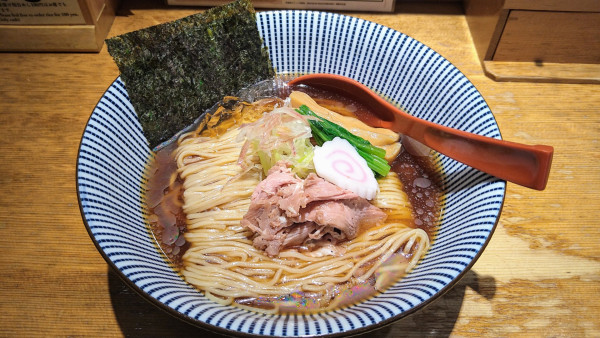 「【限定】冷やし生姜醤油ラーメン」@焼きあご塩らー麺 たかはし 新宿本店の写真