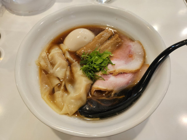 「特製醤油らーめん」@麺笑の写真