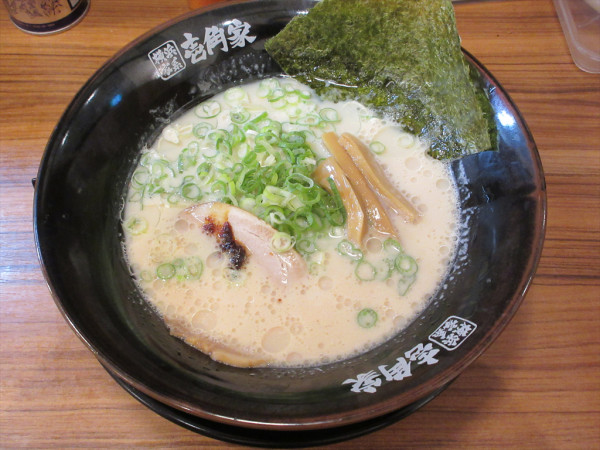 「博多とんこつ（890円）」@横浜家系ラーメン 壱角家 吉祥寺駅前店の写真