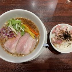 貝らぁ麺（醤油）　チャーシューご飯