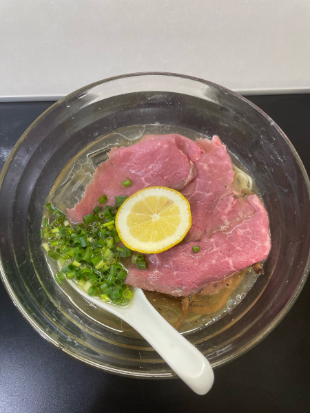 「塩レモン牛肉冷やし」@自家製麺SHINの写真