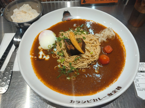 「カラシビカレーヌードル¥850+温玉¥100+半ご飯¥100」@カラシビカレー 鬼金棒の写真