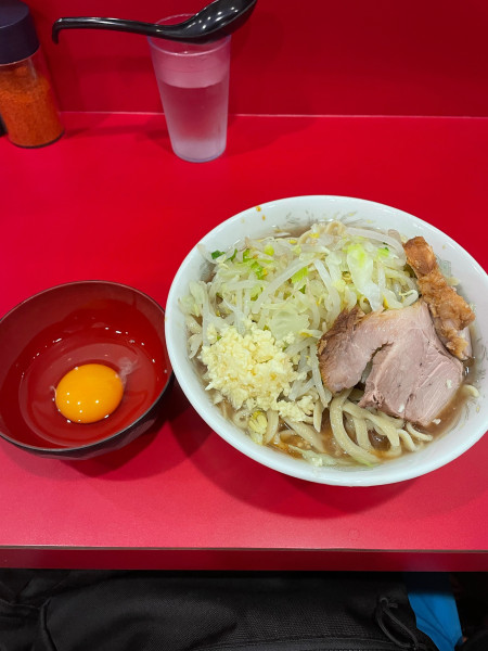 「小ラーメン　冷やし　生卵」@ラーメン二郎 生田駅前店の写真