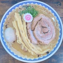 限定ニボミソラーメン大盛り 味玉 チャーシュー全のせ