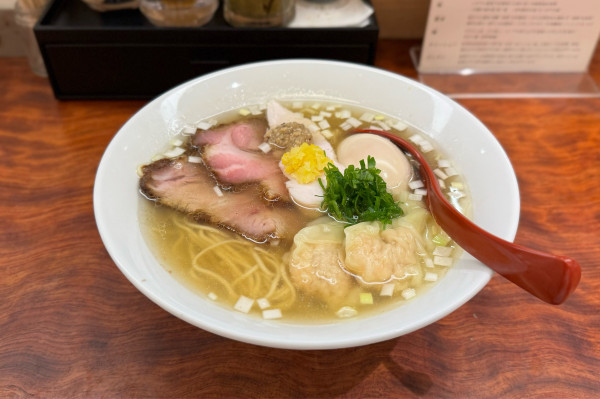 「特製塩そば ¥1400」@三馬路 東京店の写真