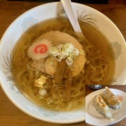 ラーメン 750円 ＋ ジャンボギョウザ ハーフ 300円