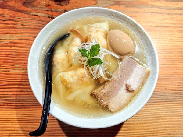 「海老塩雲吞麺、味玉」@純手打ち 麺と未来の写真