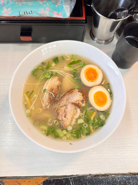 「白しょうゆラーメン」@麺や もりたの写真