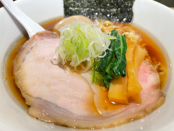 「中華そば 【醤油 手もみ麺】＋味玉（1250円）」@麦処 八と丁の写真