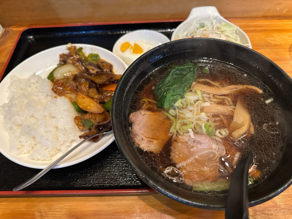 「日替ランチ（醤油ラーメン＋麻婆ナス丼）880円」@四川料理 福来の写真