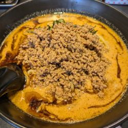 黒マー油担々麺(900円)