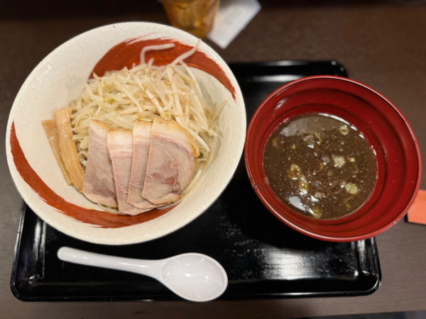 「赤まるつけ麺(並250g) 950円＋サービスチャーシュー」@赤まるラーメンの写真