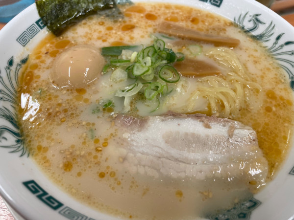 「味玉とんこつラーメン６１０円」@日高屋 金沢文庫東口店の写真