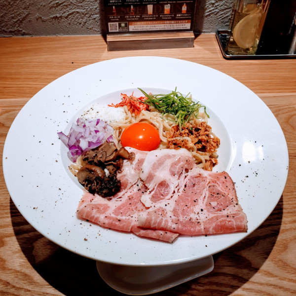 「濃い卵とペコリーノ・ロマーノのまぜそば　1000円」@MENDOKORO TOMO Premiumの写真