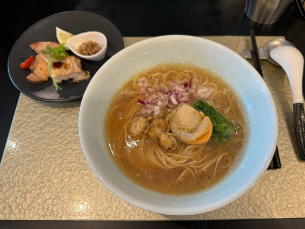 「【朝昼限定】サイフォン式 カキとホタテの貝そば」@麺屋さすけ 本店の写真