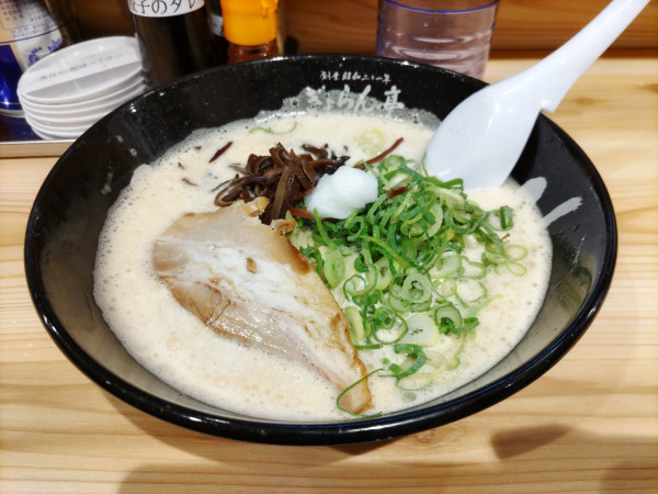 「どろラーメン950円」@ぎょらん亭 大名店の写真
