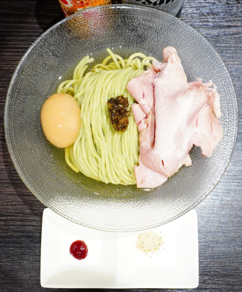 「昆布水冷かけ（並）＋低温チャーシュー＋田中農場の味玉＋ビール」@中華そば 十目一八食堂の写真