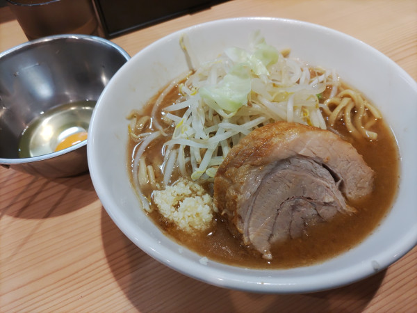 「ラーメン（ミニ）950円 生玉子50円」@ラーメン燦獣士の写真