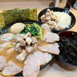 チャーシューメン＋チャーシュー3枚＋味玉＋バラのり