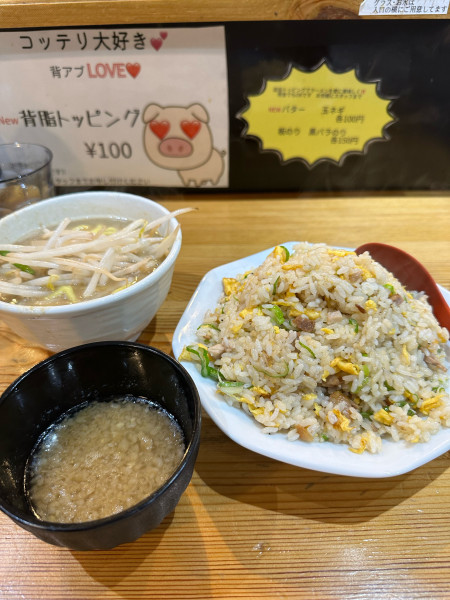 「背脂チャーハン 半ラーメンセット」@味噌麺処 花道庵 北参道店の写真