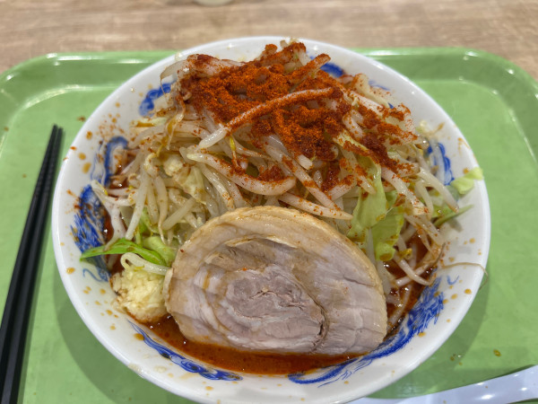 「炎獄ラーメン 4辛 ヤサイニンニク 940円」@ジャンクガレッジ カインズ朝霞店の写真