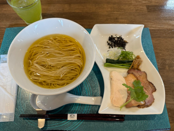 「地鶏Noodle 塩」@Noodle Dishes 粋蓮華の写真