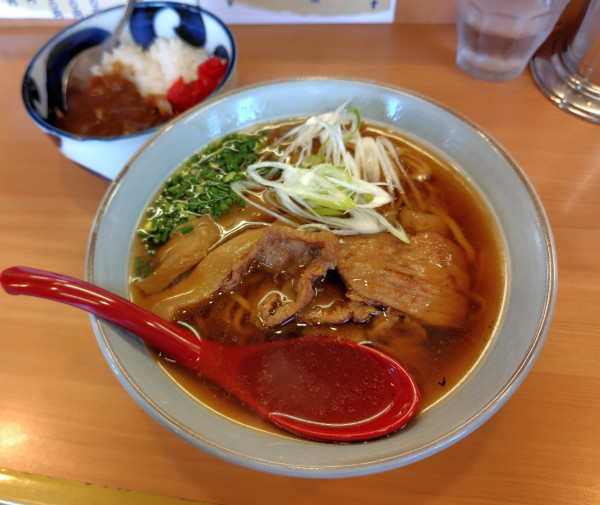 「煮干しらーめん 780円 半カレーセット 300円」@煮干し醤油ラーメンとカレーの店 たまやの写真