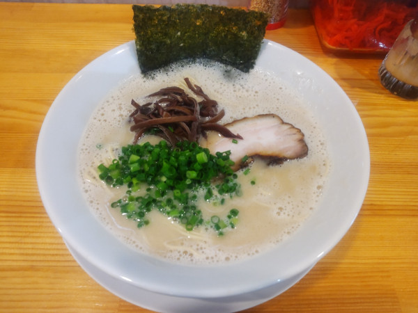 「ノーマル+替玉950円」@とんこつラーメン44の写真