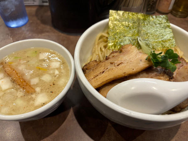 「濃厚ホタテつけそば＋炙りチャーシュー＋玉ねぎ」@NOODLE VOICEの写真