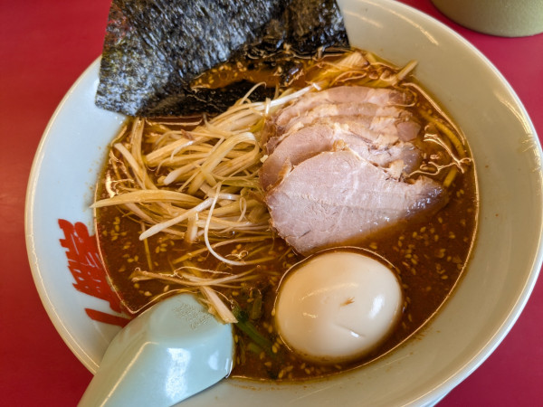 「辛味噌ネギチャーシュー麺」@山岡家 狭山店の写真