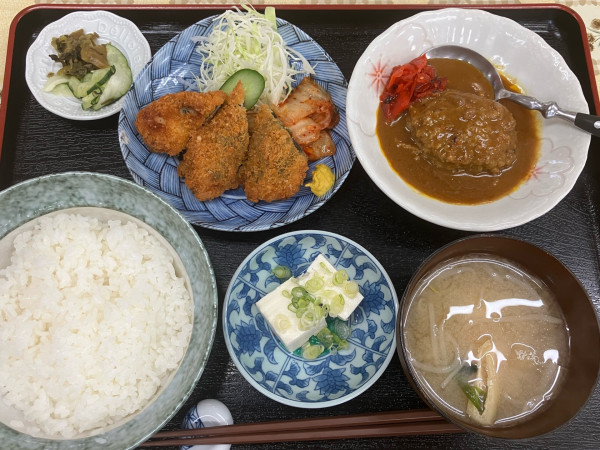「日替りｾｯﾄ(ｶﾚｰﾊﾝﾊﾞｰｸﾞ/ｻｻﾐﾌﾗｲ)1000円」@高橋食堂の写真