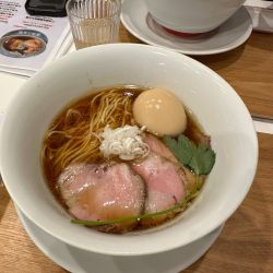 芳醇地鶏醤油らぁ麺