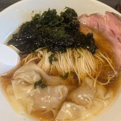 淡麗煮干しワンタン麺¥1150