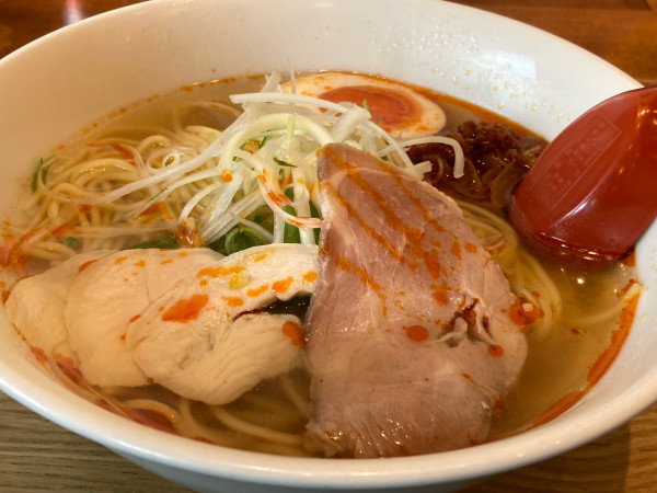 「旨辛塩ラーメン」@麺や 柚葉の写真