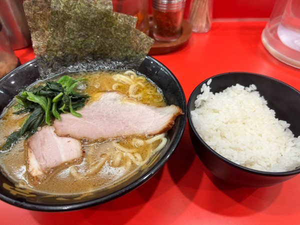 「ラーメン880円、ライス100円」@ラーメン家 がんくろの写真