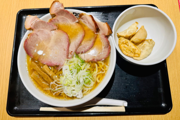 「【一品香】チャーシューメン+あげ餃子【1900円】」@#新宿地下ラーメンの写真