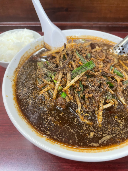 「スタミナブラック 小ライス」@鶏こく中華 すず喜の写真