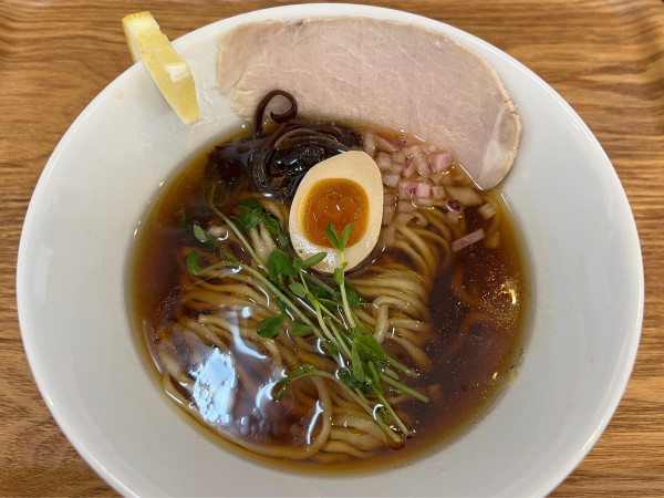 「クロ 醤油」@ラーメンシロイワの写真