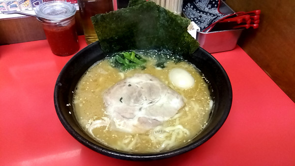 「らーめん（７７０円）＋味玉（１００円）」@横浜家系  一二三家の写真