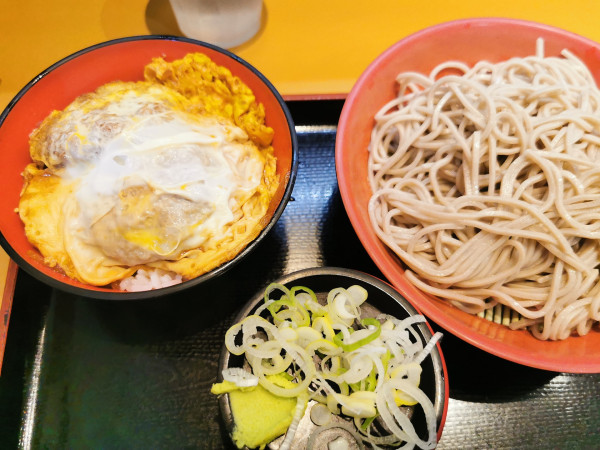 「ミニヒレカツ丼セット」@名代富士そば 池袋西口店の写真