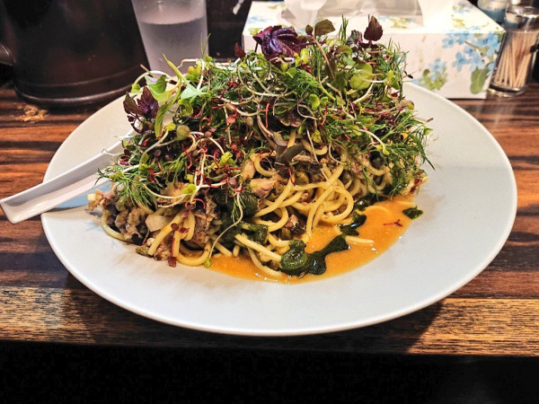 「【限定】イワシのコンフィ そのジュとポロネギの和えそば」@稲荷屋の写真