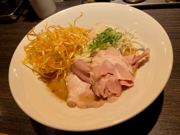 「濃厚中華そば＋田中農場の味玉＋辛ネギ」@中華そば 十目一八食堂の写真