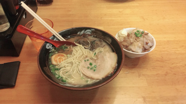 「黒竜とんこつラーメン(塩)、半チャーシュー丼」@とんこつらーめん 黒竜の写真